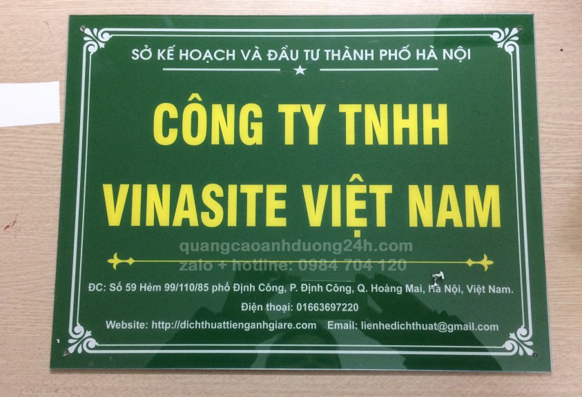 Biển mica xanh l&aacute;