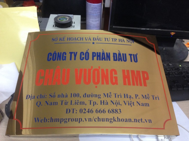 Biển inox V&agrave;ng Gương