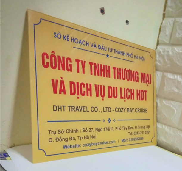 Biển mica v&agrave;ng